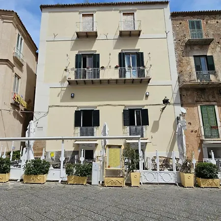 Palazzo Tranfo Al Duomo Accommodation Tropea Exterior photo