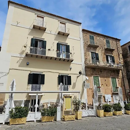 Palazzo Tranfo Al Duomo Accommodation Tropea Exterior photo